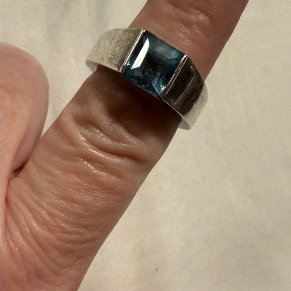Sterling Silver ring with Aquamarine gemstone, size 8.5
